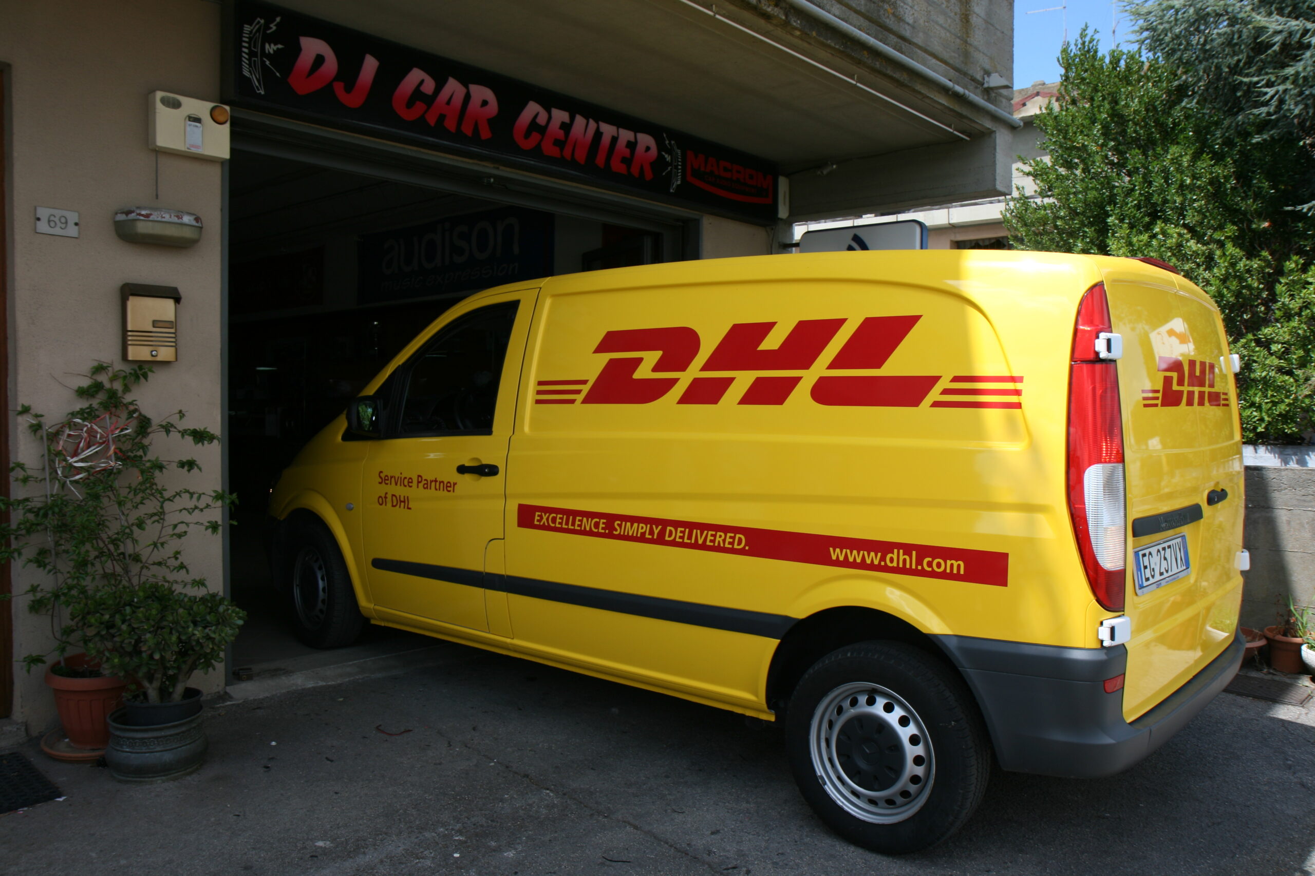 Mercedes Vito DHL